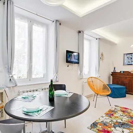 Pra' Modern & Cozy Apartment